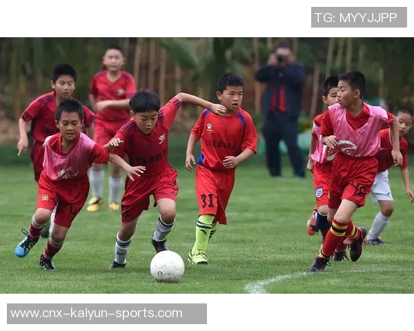 足球史的演变与发展探究从古代起源到现代盛况的全景回顾